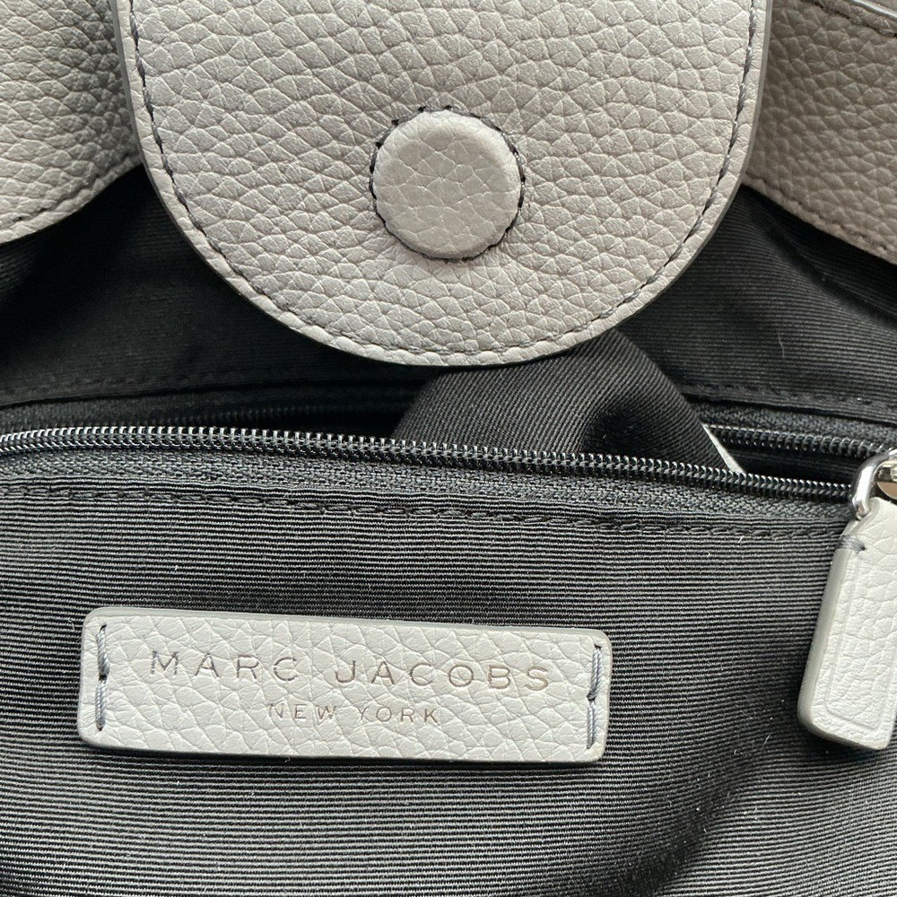 Marc Jacobs Empire City convertible leather tote bag in a shade of light grey - Picture 2 of 14